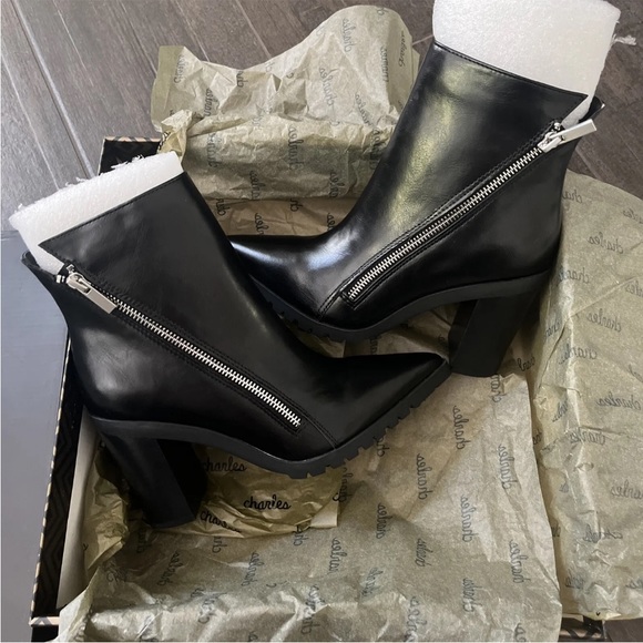 NIB Charles by Charles David Womens Dominate Pointed Toe Zip Ankle Black Boots - Picture 2 of 8